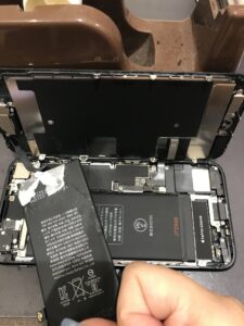 iPhoneSE2の修理中