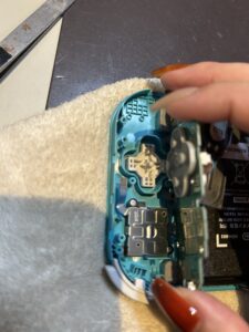 Switch liteの修理中