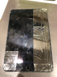 ガラス割れのiPad