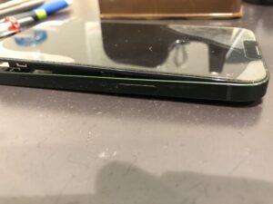 バッテリー膨張による画面浮き