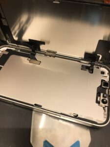 液晶画面交換中