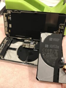iPhone14Proの修理中