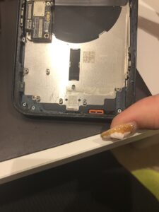 iPhone13の修理中