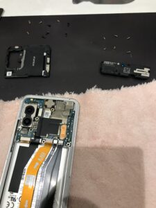 ZenFone8の修理中