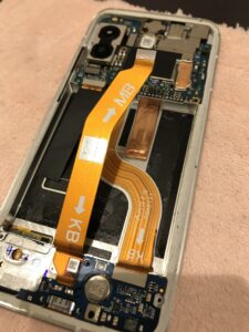 ZenFone8の修理中