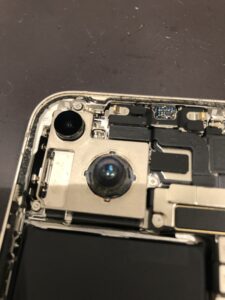 iPhoneカメラ修理中