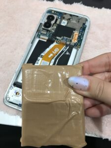 ZenFone8の修理中