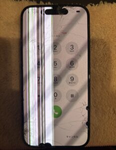 修理前のiPhone15Proの状態