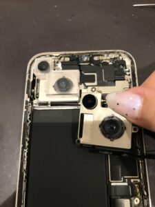 iPhoneカメラ修理中