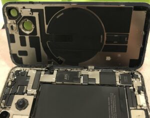 iPhoneカメラ修理中