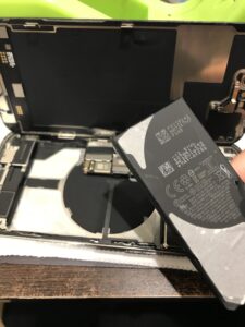 iPhone14Proの修理中