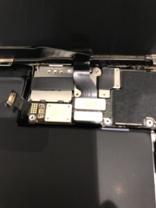 iPhone14Proの修理中