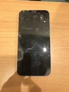 iPhone13 画面割れ