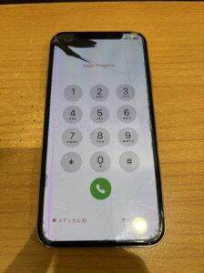 画面修理前のiPhone Xの状態、八幡市