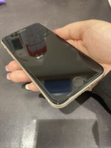 iPhoneSE3の修理前