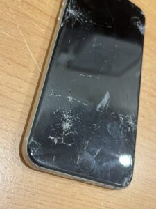 枚方市からiPhone画面割れ修理にてご来店