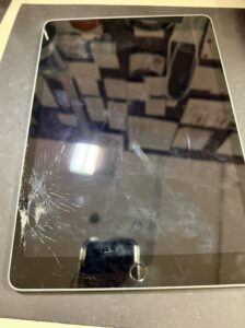 iPad９画面割れ