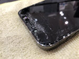 iPhone　画面交換　枚方