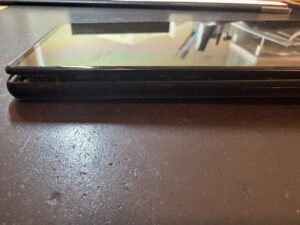 大東市赤井　スマホスピタル住道オペラパーク店にお持ち込みいただいた　膨張したバッテリー