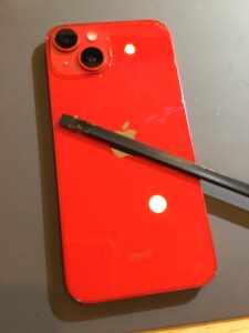 iPhone14の背面割れ