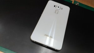 ZenFone3(ZE520KL)のカメラレンズ割れも即日修理！