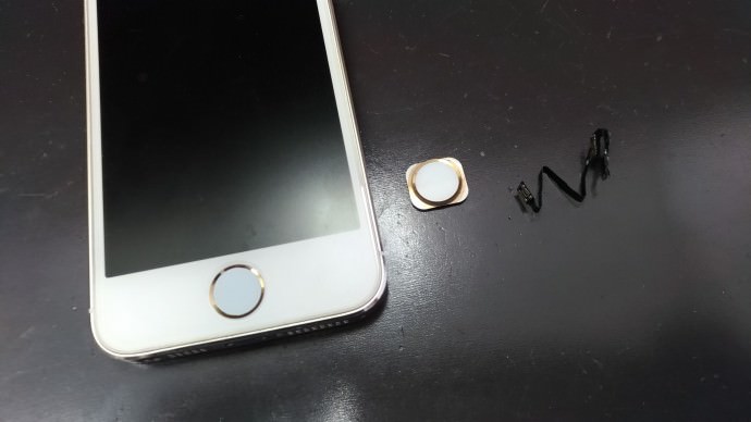 iPhone 5sのホームボタンが使えない、交換修理でまた使えます！