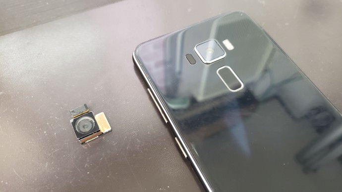 ZenFone 3のカメラが振れてピントが合わない、バックカメラ交換でまた使えます【和歌山市田中町から】