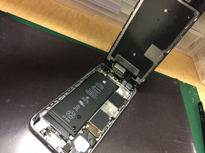 トイレでドボン…水没のiPhone 6s、すばやく処置すれば復旧率も上がります【和歌山市粟から】