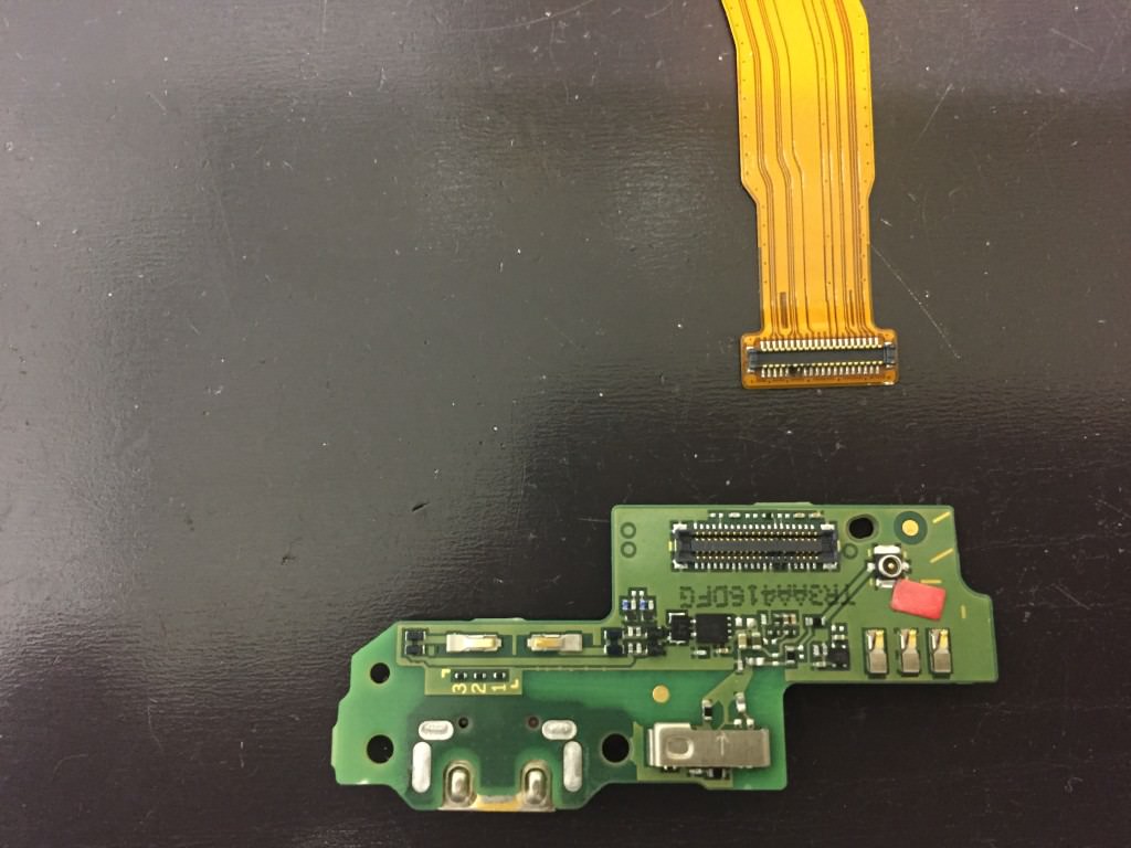 水に濡らして電源が入らないHUAWEI P9 lite PREMIUM、基板洗浄で無事復旧しました