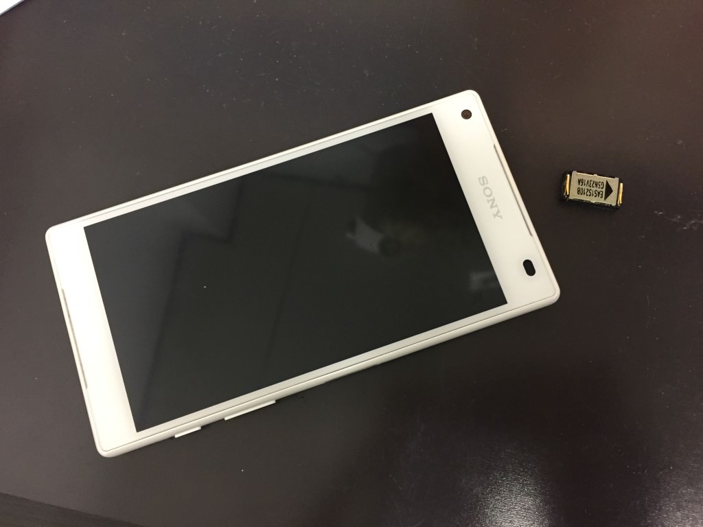 Xperia Z5 Compact(SO-02H)電話で声が聞こえない、上部スピーカー交換で無事改善