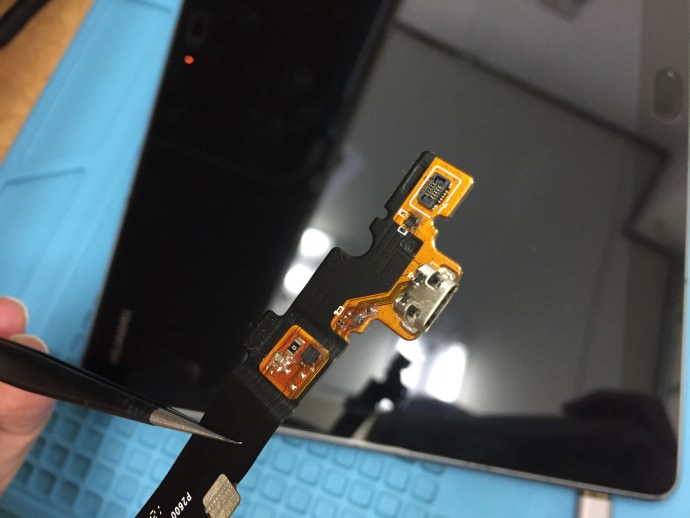 Media Pad M3 Lite ドックコネクタ 交換修理
