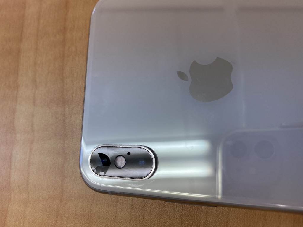 iPhone Xs MAX バックカメラレンズ割れ