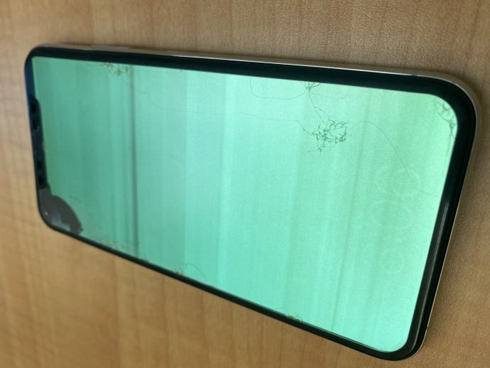 iPhone Xs 表示不良　ディスプレイ交換修理　画面修理