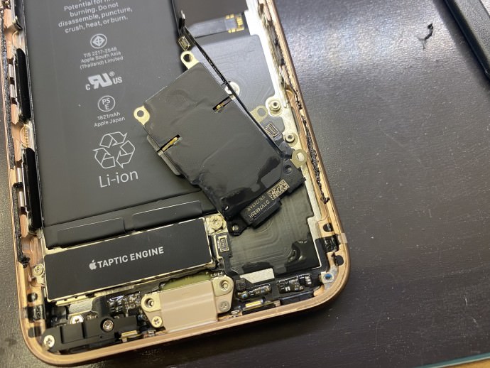 iPhone 8 水没復旧修理　お風呂で水濡れ