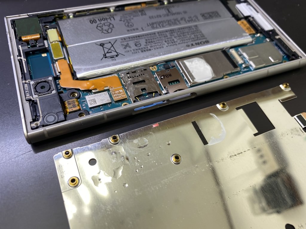 Xperia XZ1 水没復旧修理　電源が落ちた