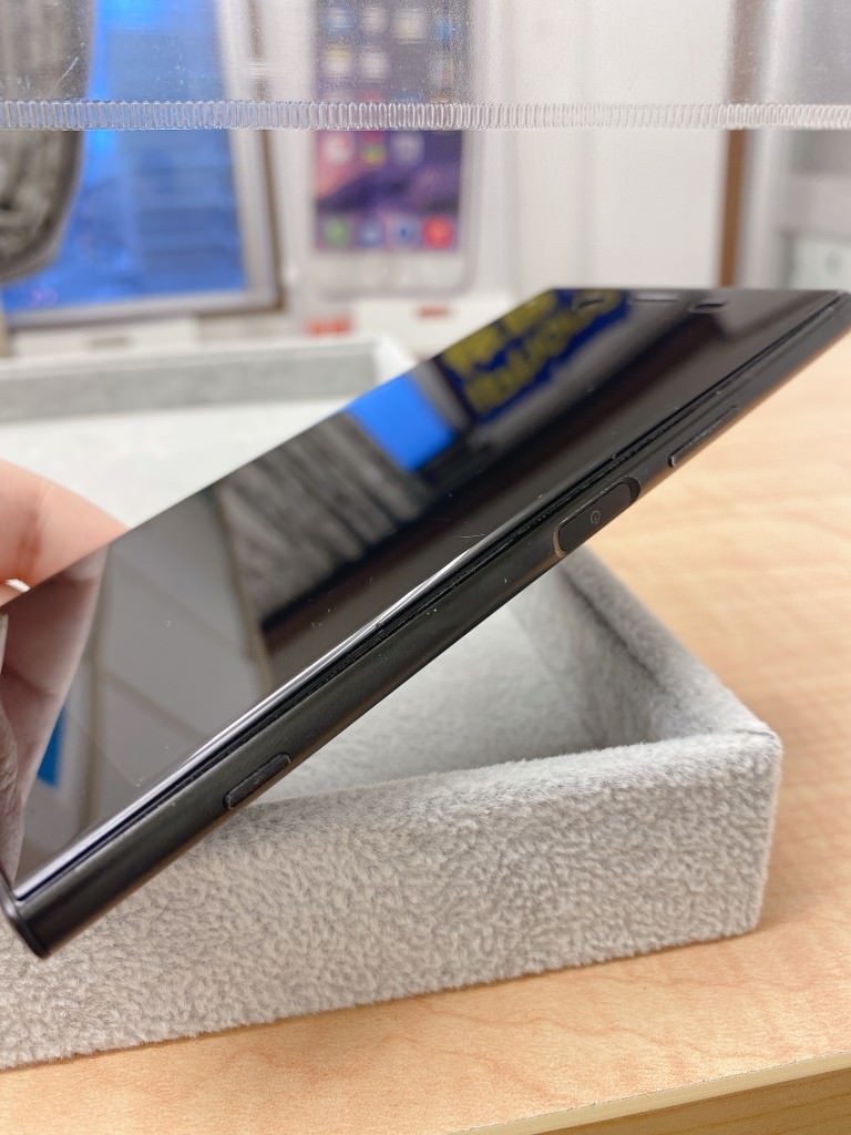 Xperia XZ1(SO-01K)　バッテリー交換修理　バッテリー膨張