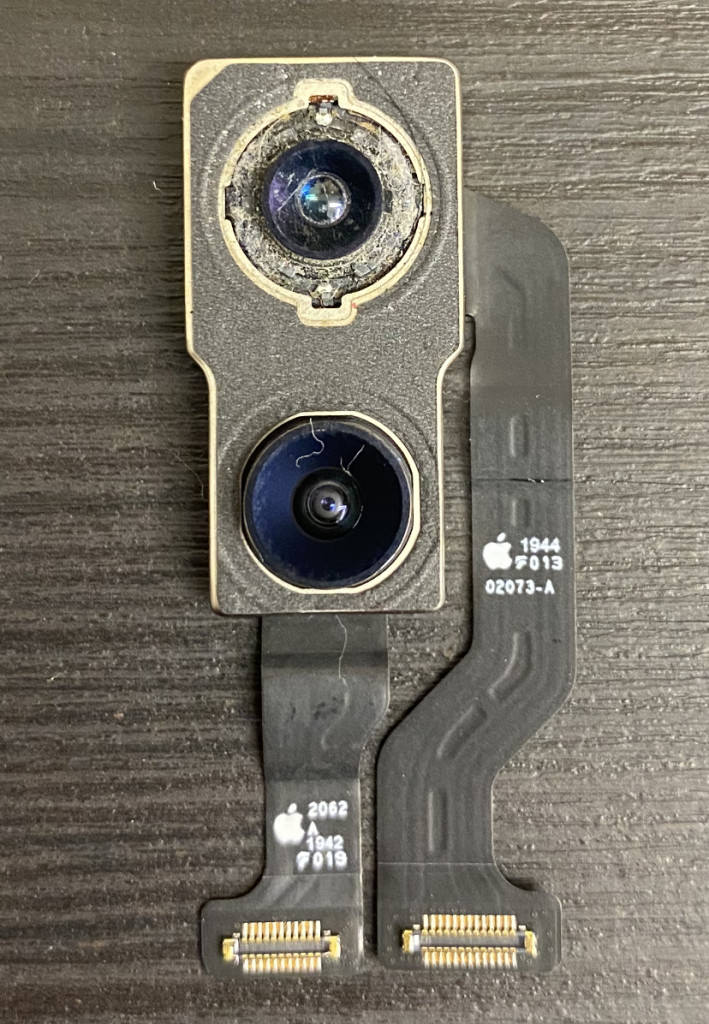 iPhone 11 アウトカメラ交換修理　写真を撮ると黒い斑点が写る