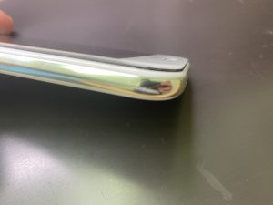 AQUOS Rの画面浮き