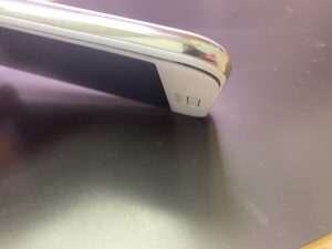 AQUOS Rの画面浮き