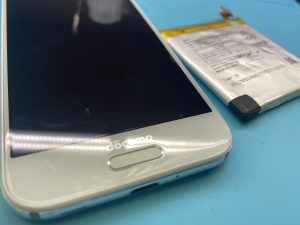 AQUOS Rのバッテリー交換