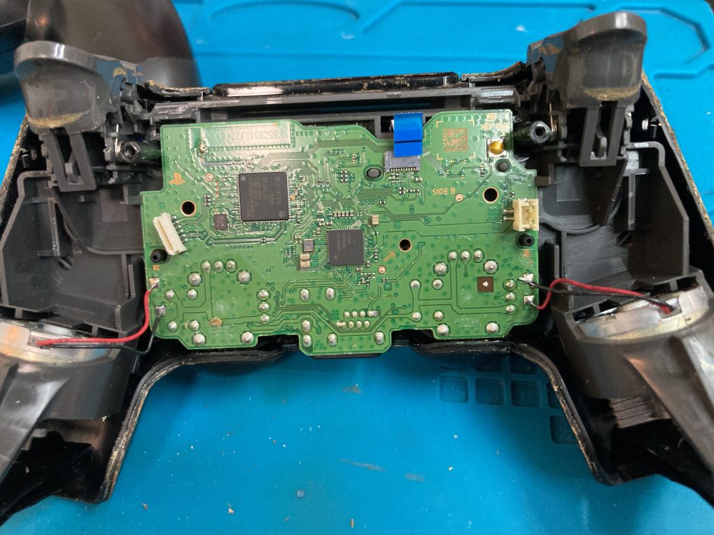 PS4 コントローラー