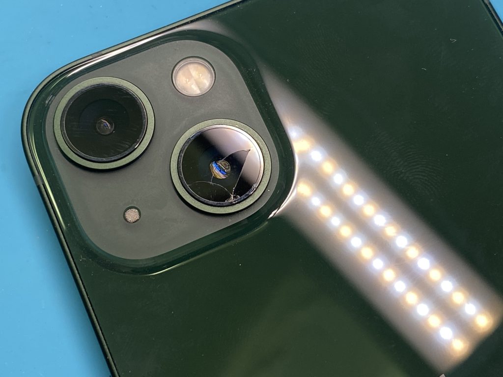 iPhone 13 カメラレンズ割れ