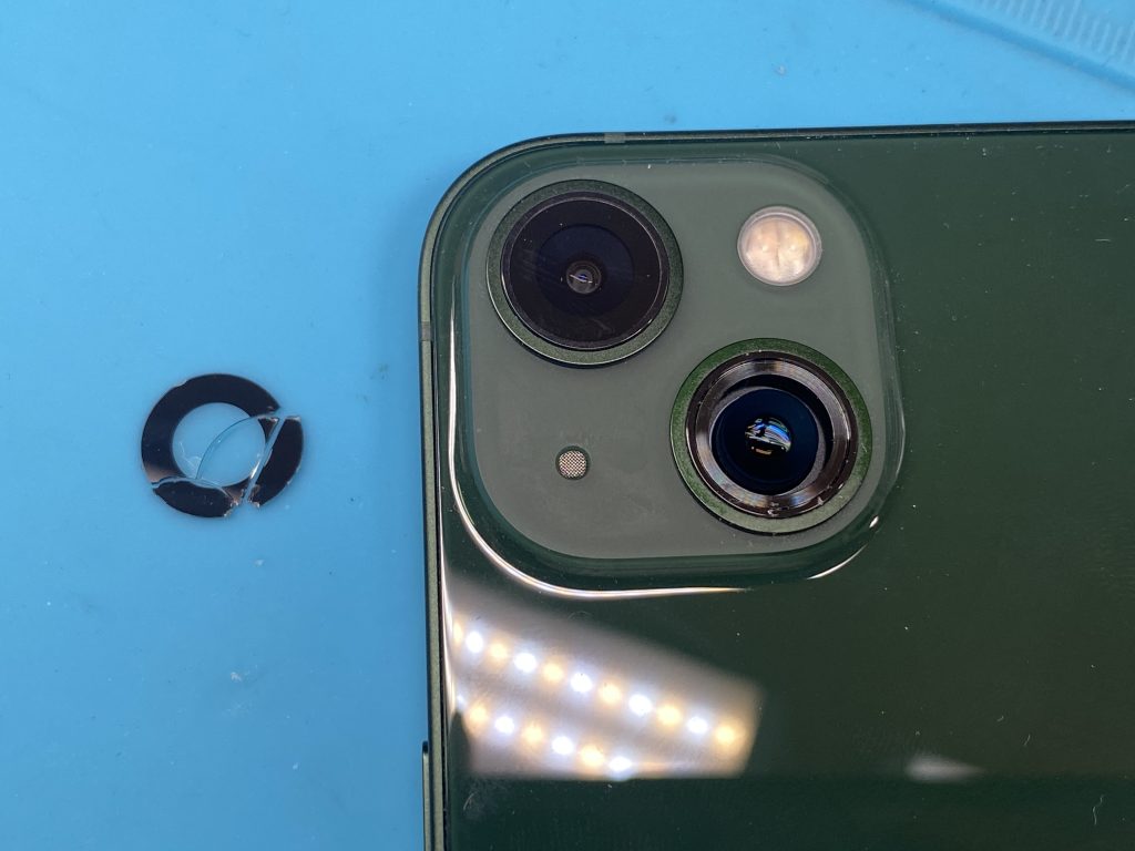 iPhone 13 カメラレンズ割れ