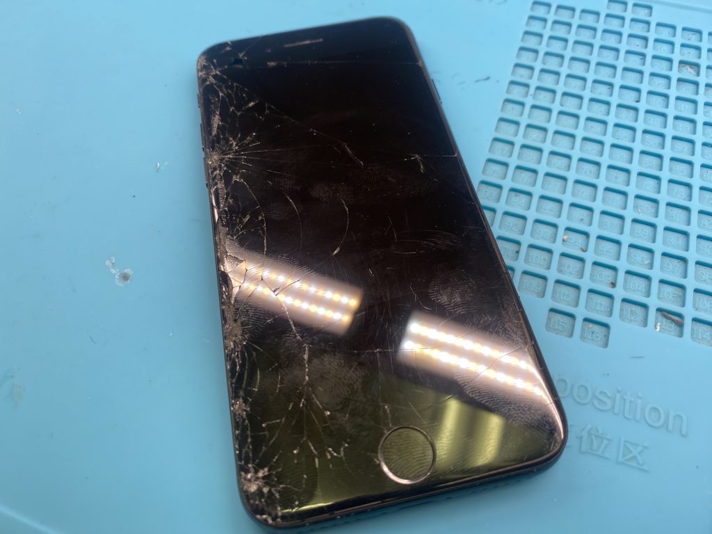 iPhone SE 第3世代 画面割れ