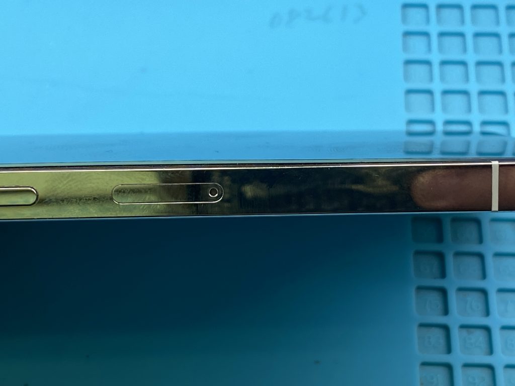 iPhone 13 Pro バッテリー膨張