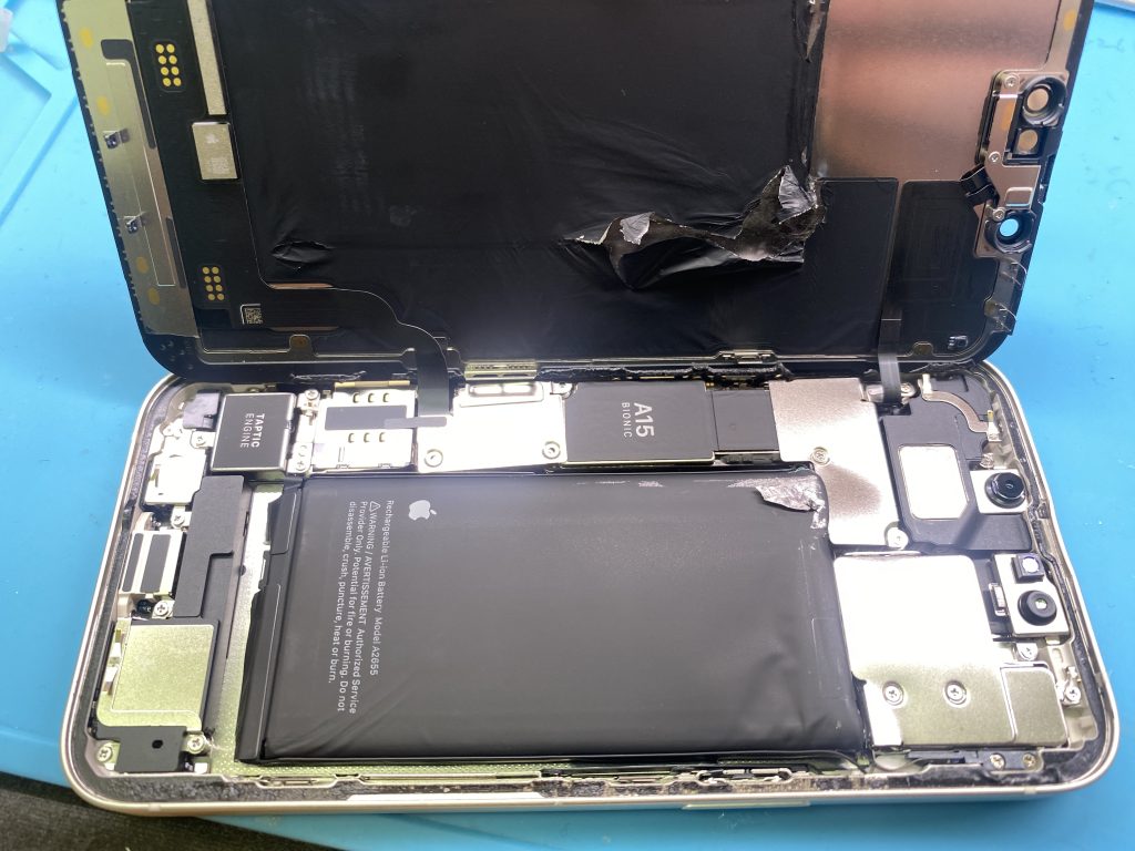 iPhone 13 バッテリー膨張