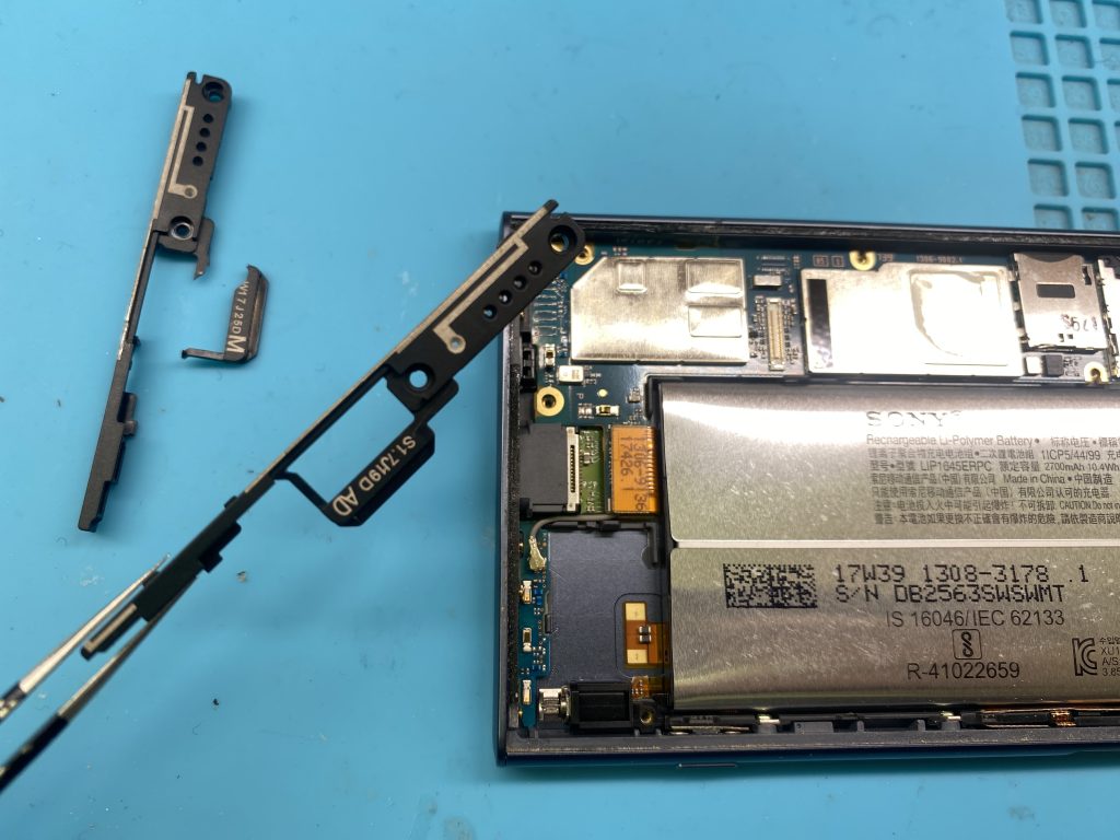 Xperia XZ1 ブラケット交換