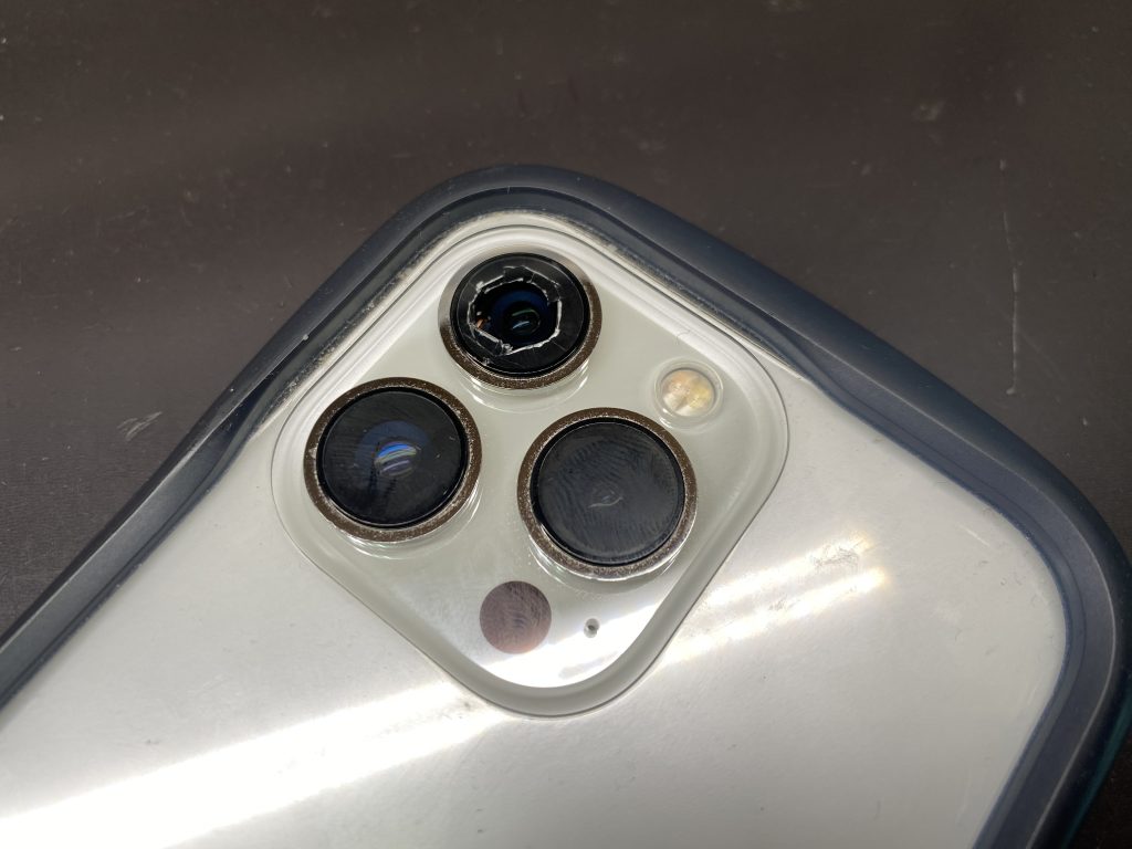 iPhone 13 Pro カメラレンズ割れ