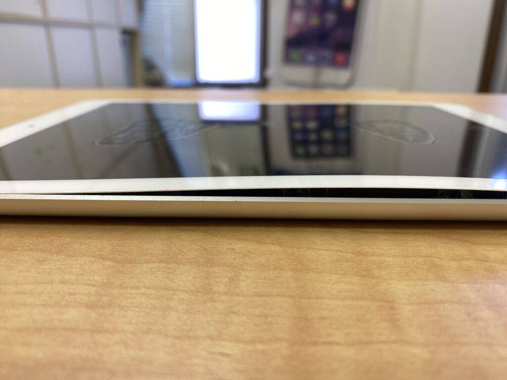 iPad第5世代 バッテリー膨張
