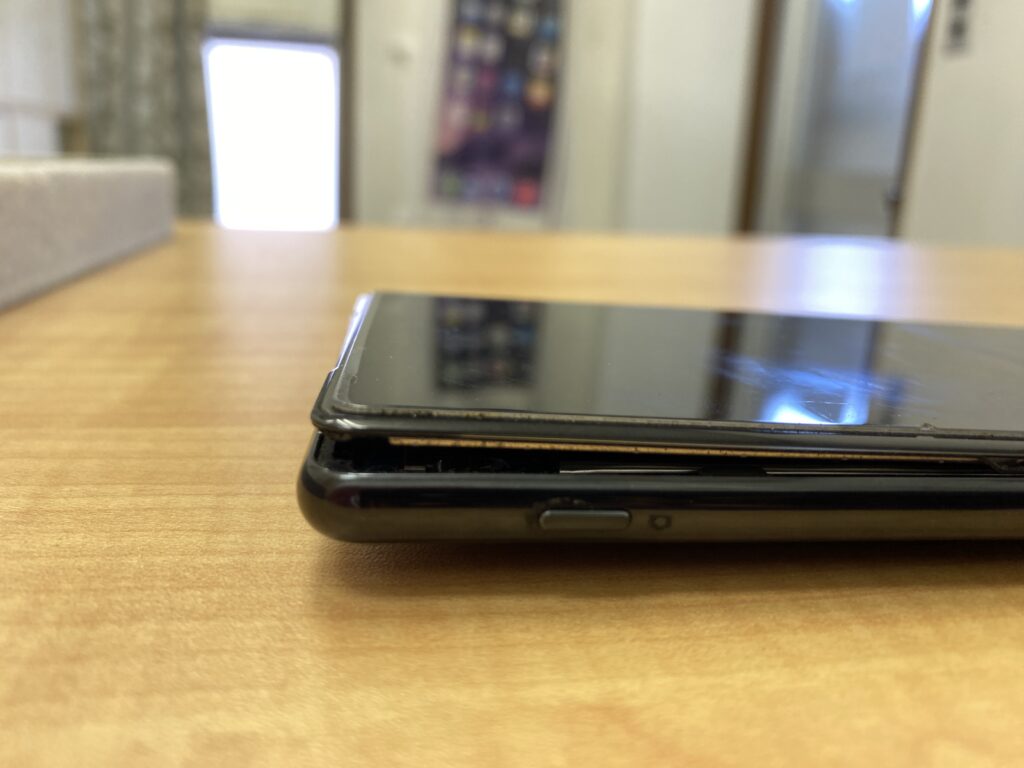 Xperia XZ2 Premiumバッテリー膨張